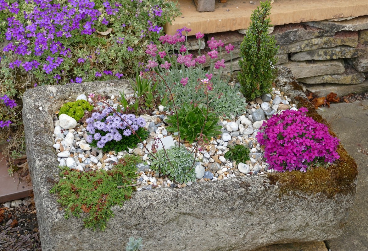 Alpine trough mine